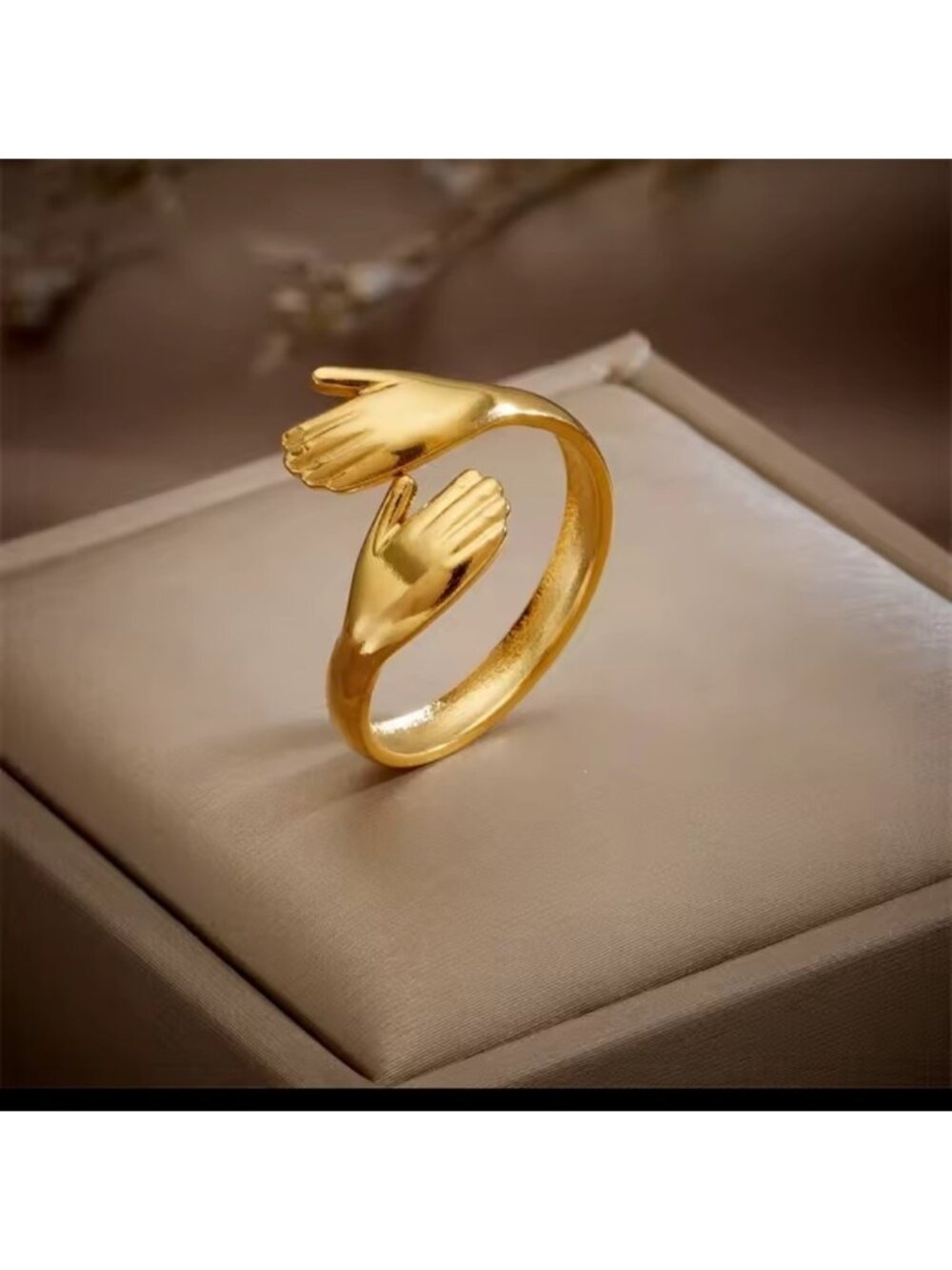 Retro Hand Hug Gold Ring